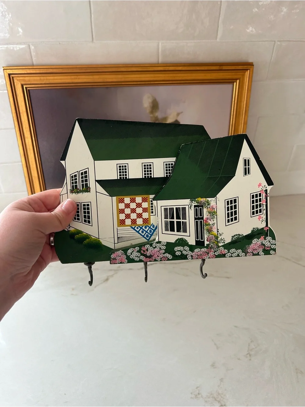 Vintage 1993 Shelia’s Collectibles Amish Home Wall Key Holder – Cottagecore